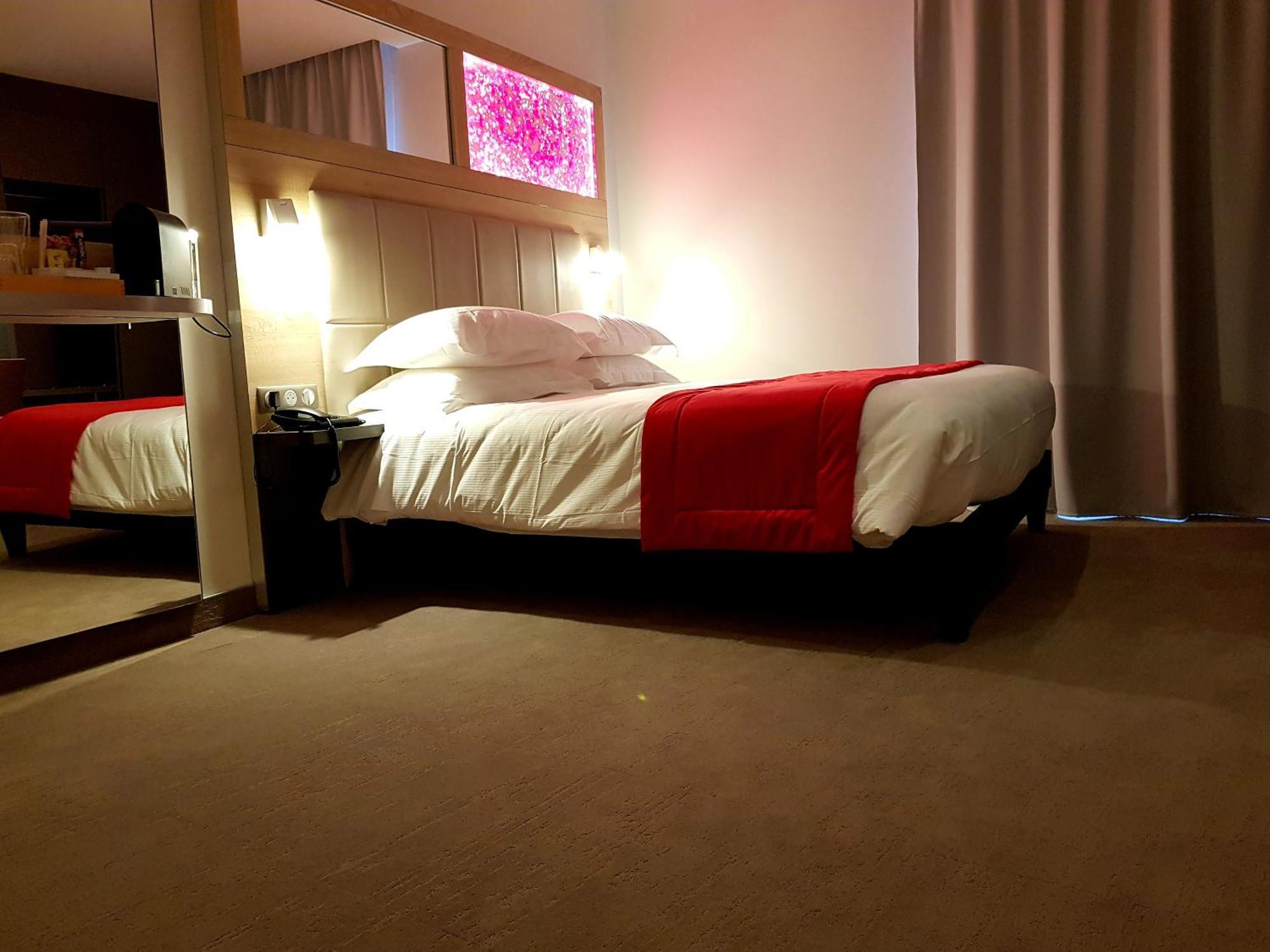 Brit Hotel De Grignan Vichy Exteriör bild